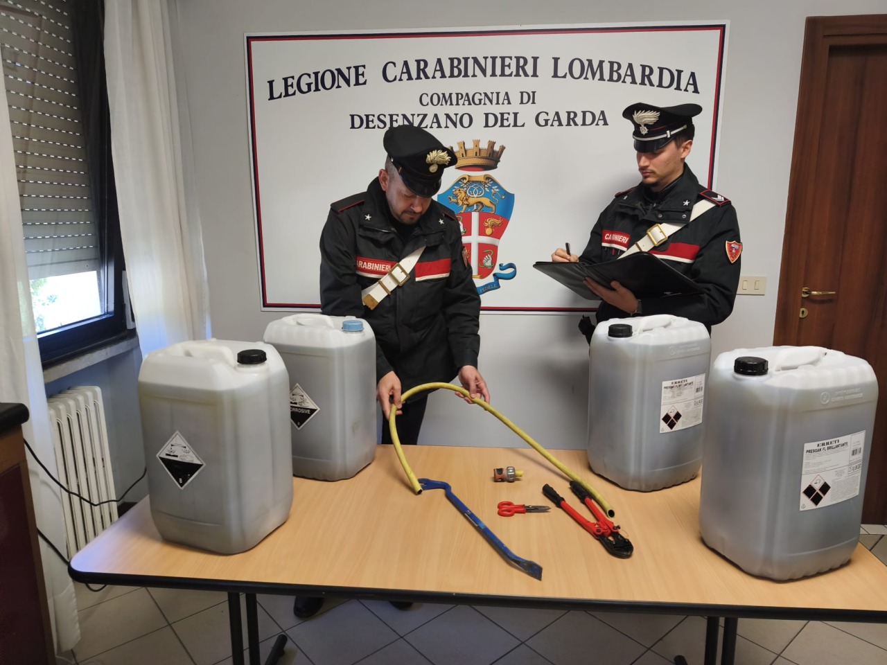 Tentato furto di gettoni all’autolavaggio, arrestato un 51enne dopo un inseguimento