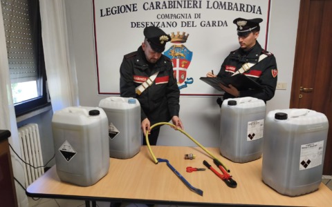 Tentato furto di gettoni all’autolavaggio, arrestato un 51enne dopo un inseguimento