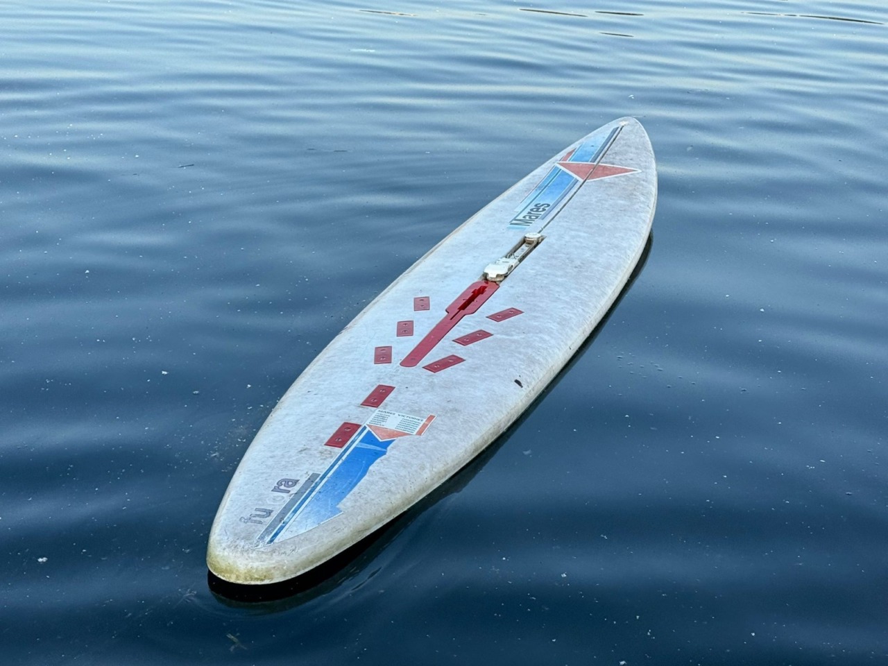 Guardia Costiera: trovato un windsurf, appello ai cittadini