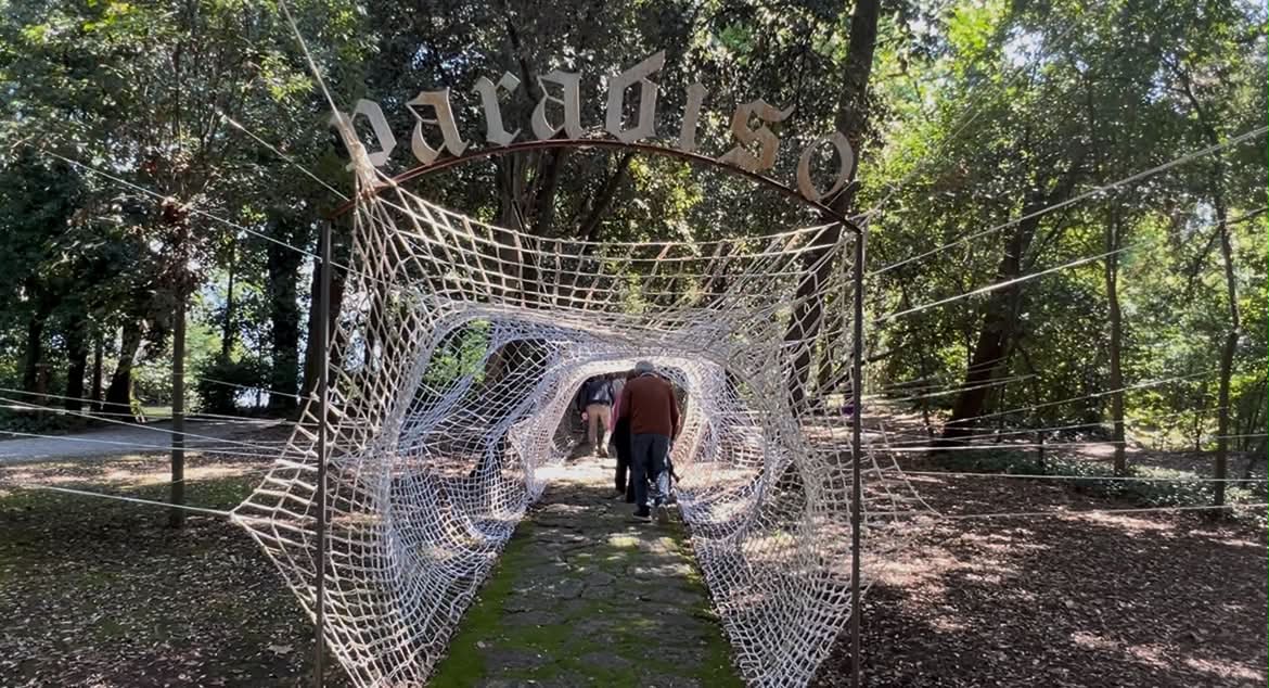 “Alice sull’Isola delle Meraviglie”: un viaggio tra arte e natura sull’Isola del Garda