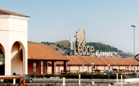 Arrestato un uomo per tentato furto al centro commerciale