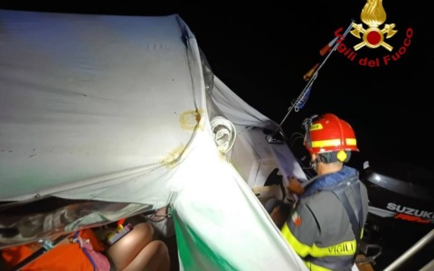 Incidente nautico a Manerba del Garda: imbarcazione in avaria con bambini a bordo