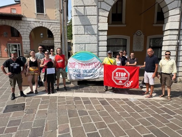 Manifestazione del Collettivo Gardesano Autonomo contro la turistificazione del lago