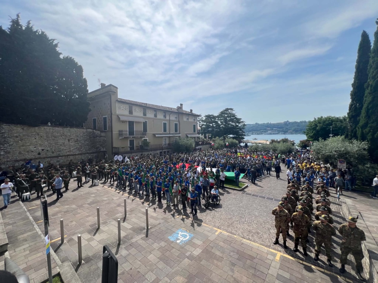 Penne Nere: la Monte Suello celebra il centenario, Salò in festa per la sezione Alpini