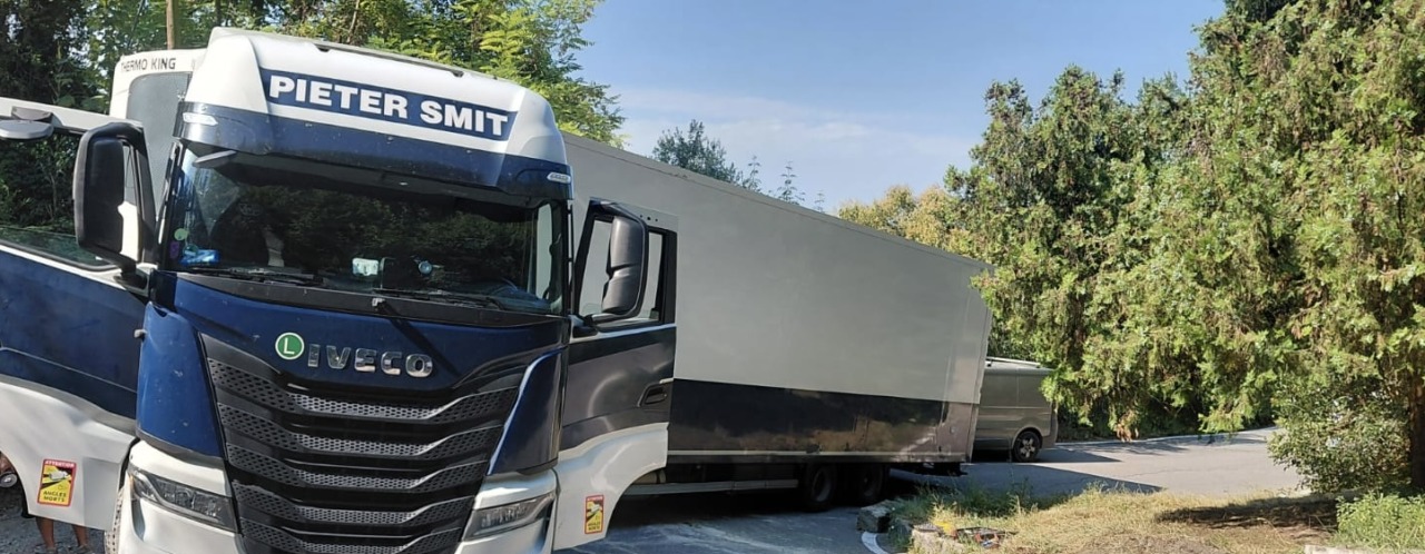 Bilico bloccato su Strada Panoramica, viabilità interrotta