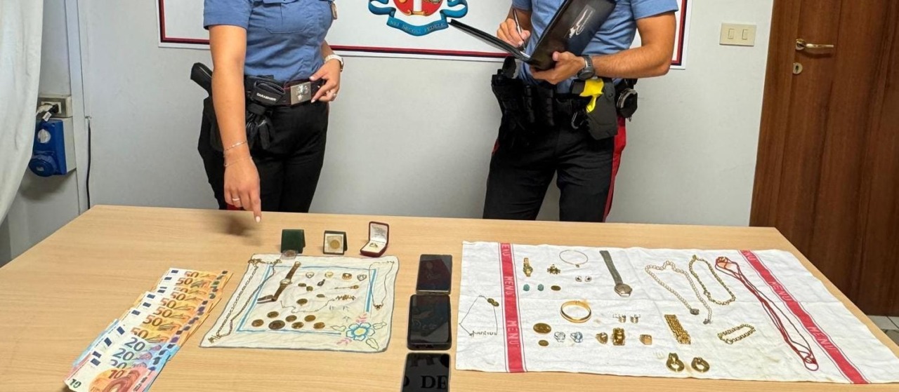 Finti carabinieri arrestati dopo aver truffato un’anziana: la tecnica della targa clonata