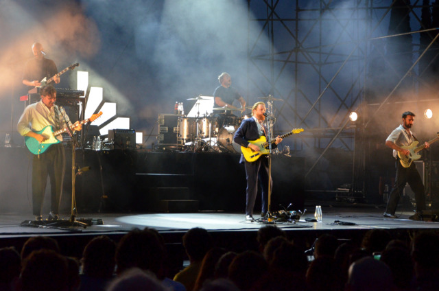 I Two Door Cinema Club incantano al Vittoriale nonostante il maltempo