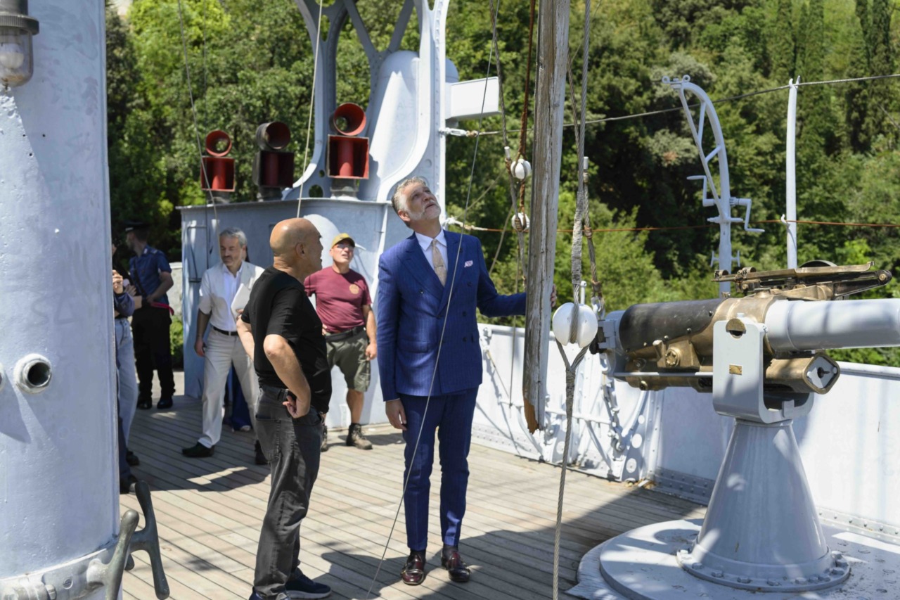 Il Ministro della Cultura Giuli visita il Vittoriale per valutare i danni del maltempo