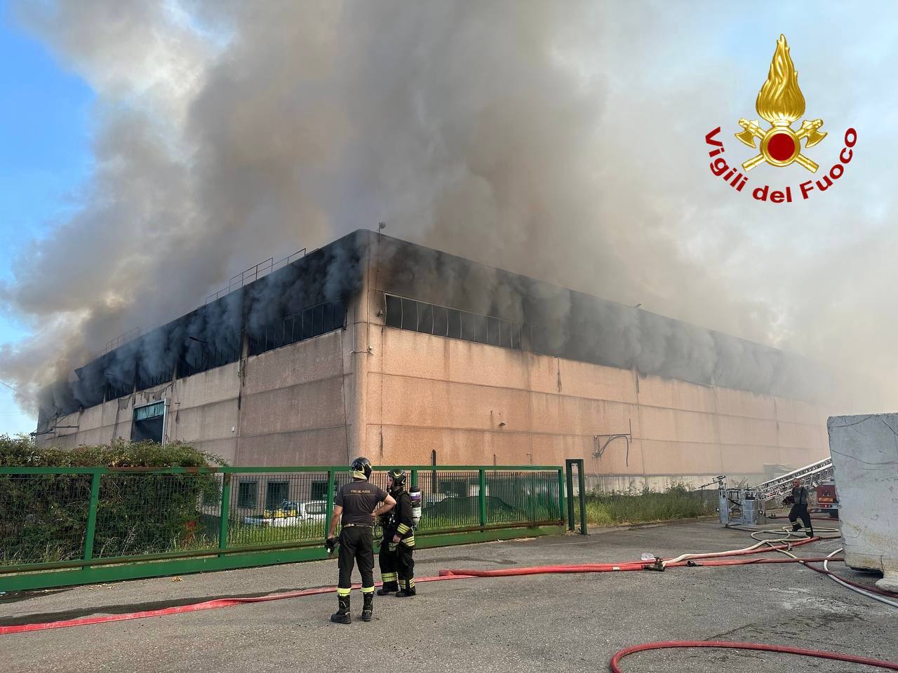 Incendio a Lonato del Garda: coinvolto un capannone industriale