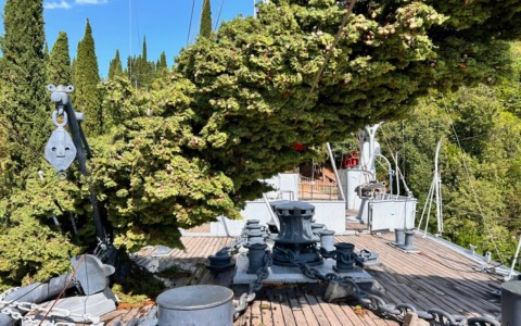 Maltempo danneggia l’albero maestro della Nave Puglia al Vittoriale degli Italiani